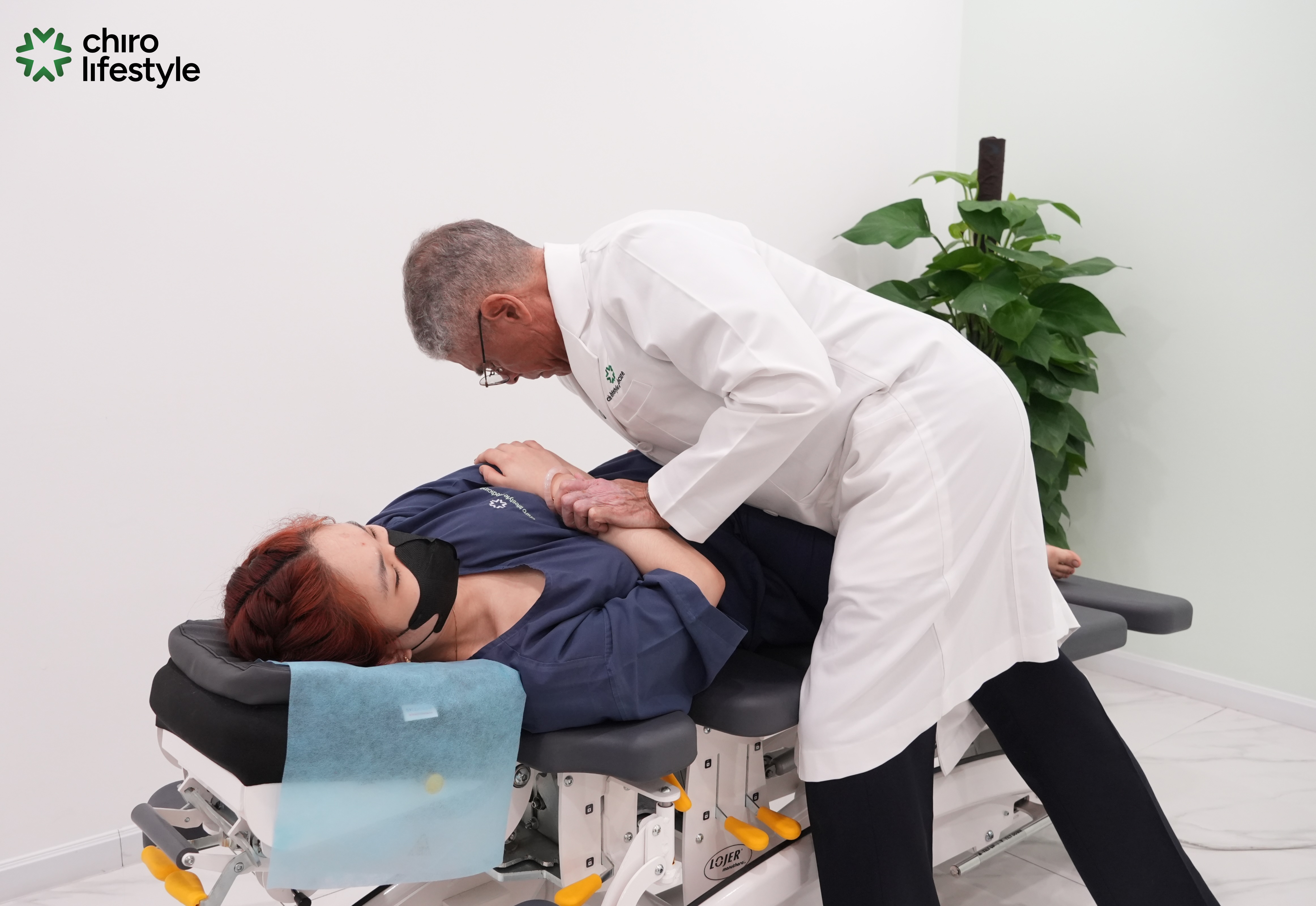 chiropractic-nan-chinh-co-xuong-khop-JwJ0c4.jpg
