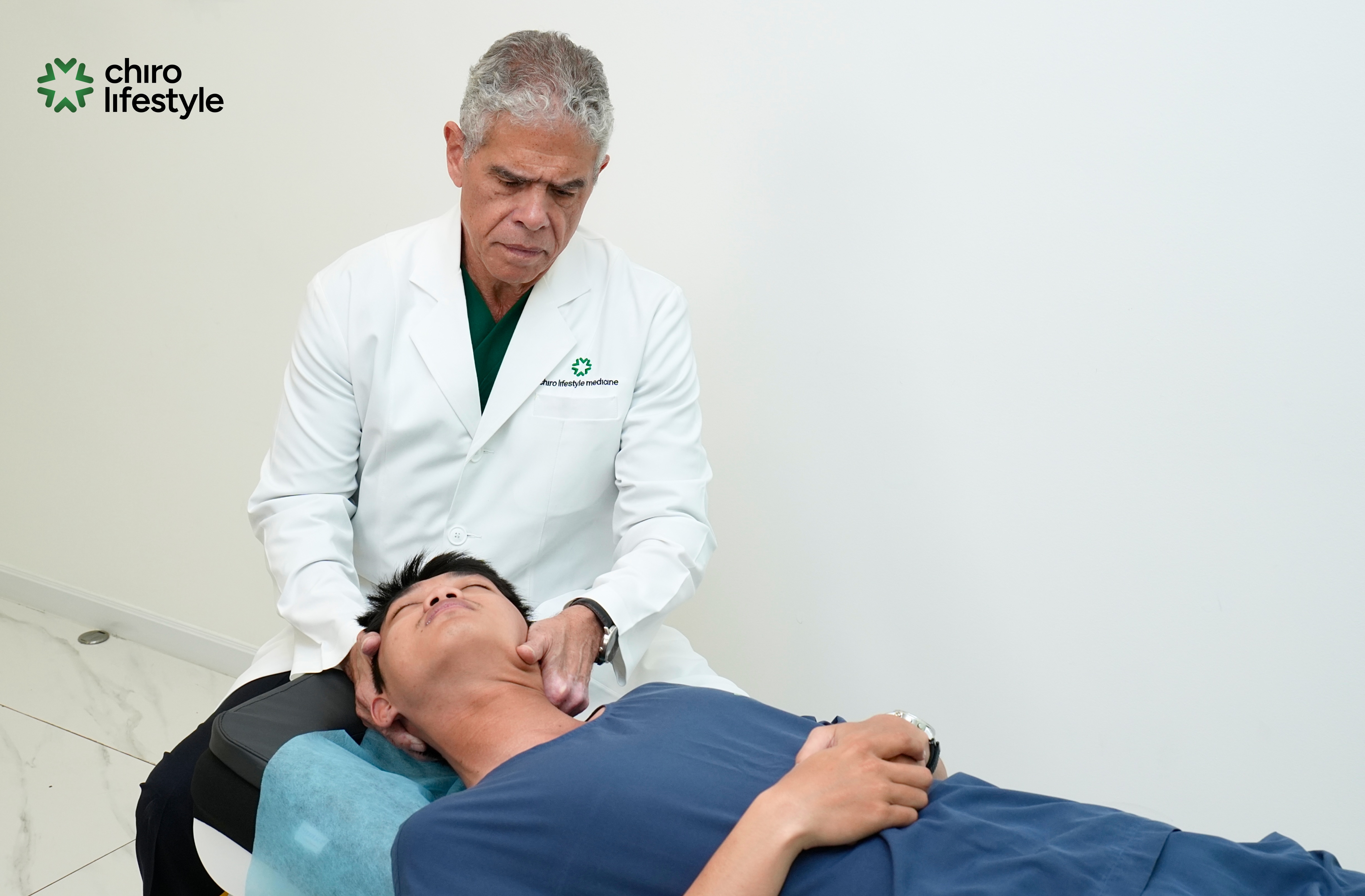 Nắn chỉnh Chiropractic là hướng điều trị đau đầu không dùng thuốc, không xâm lấn, hiệu quả.