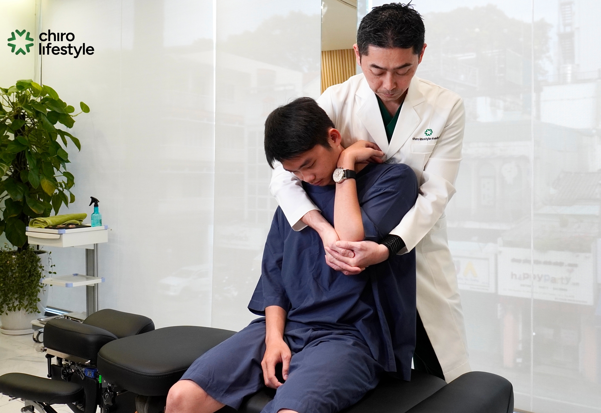 phuong-phap-dieu-tri-co-xuong-khop-chiropractic-CE8TBH.jpg